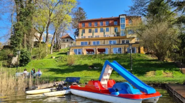 Strandhotel Vier Jahreszeiten Buckow Hotels in 