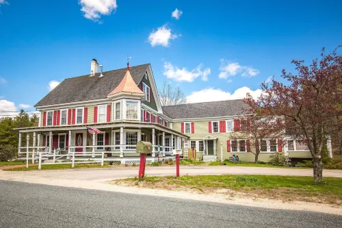 Rosewood Country Inn - parking