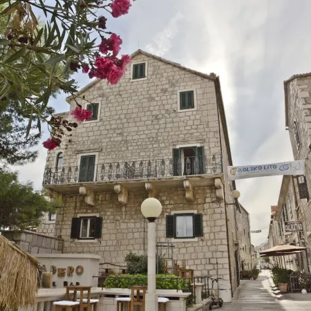 Newly Renovated Hotel Kastil