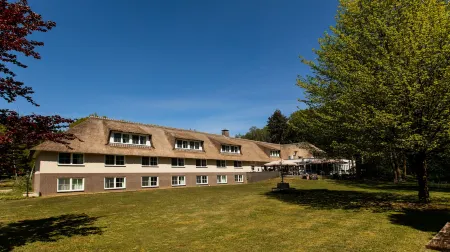 Landhuis Hotel de Herikerberg Отели в г. Ambt Delden