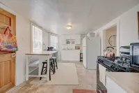 Milwaukee 1BR Bungalow with free parking