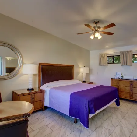 Ccbc Resort Hotel - A Gay Men's Resort