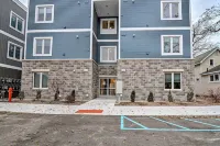 Centrally Located Traverse City Condo 1 Mi to Bay - en bord de mer