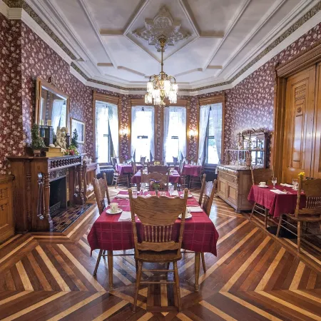 Reynolds Mansion B&B