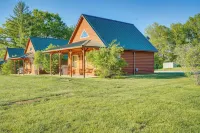 Lakefront Columbia Cabin w/ Porch & Shared Dock - Pet friendly