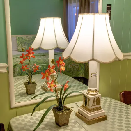 Starlite Motel & Suites