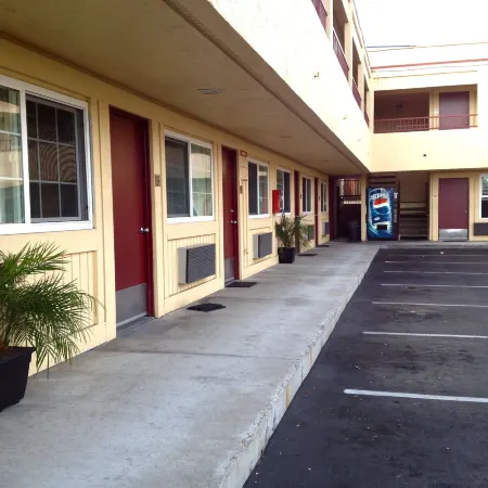 Harvey's Motel Sdsu la Mesa San Diego Отели рядом с достопримечательностью «Парк Лейк-Мюррей»