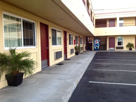 Harvey's Motel Sdsu la Mesa San Diego Отели рядом с достопримечательностью «Департмент оф Электрикал энд Компьютер Инжиниринг»