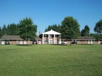 Colonial Inn Mercer-Grove City Hotel di Springfield Township