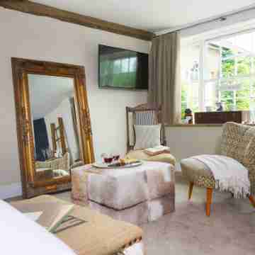 The Queen's Inn Rooms