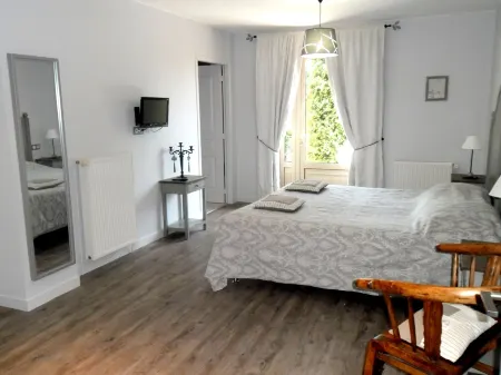 Logis Hotel-Restaurant les Collines 59 Route des crêtes Отели рядом с достопримечательностью «E.Leclerc Terrasson Lavilledieu»