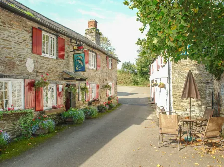 1 Gabberwell Cottages Отели рядом с достопримечательностью «Wembury Beach»