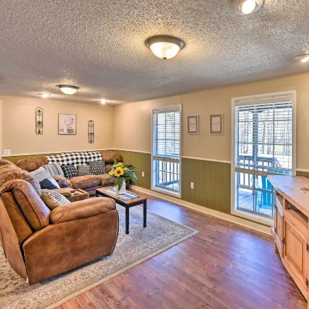 Whispering Oaks Broken Bow Cottage Near Hiking!