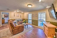 Whispering Oaks Broken Bow Cottage Near Hiking! - parking