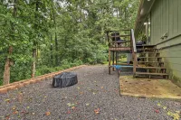 Peaceful Pisgah Forest Cottage w/ Fire Pit! - Wifi