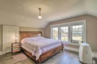 Glasgow Home w/ Porch: Close to Lake & Caves!