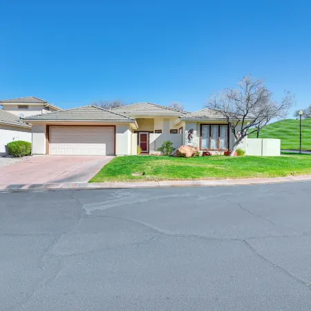 Spacious Mesquite Getaway - 1/2 Mi to Golf Course