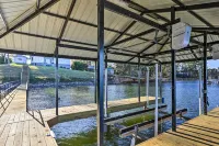 Beautiful Waterfront Getaway w/ Dock! - Bintang 3