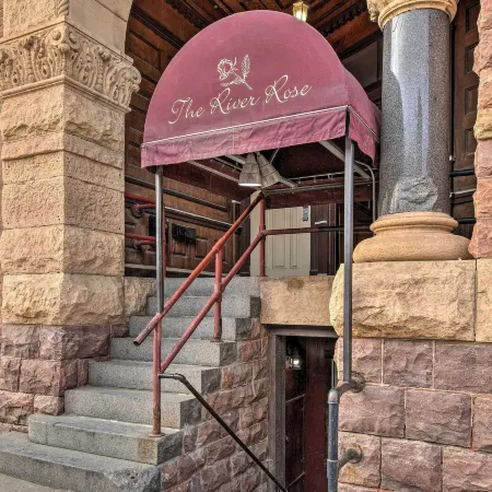 Pet-Friendly Apt 2 Blocks to Riverside Park!