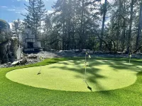 Guest suite in Fairwinds! 2 minutes from golf course w/ putting green in yard!