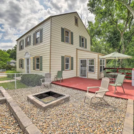 Pet-Friendly Lake Getaway: 1 Block to Beach!