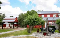 'Ark Bunkhouse' Fredericksburg Hideaway w/ Hot Tub - Maalaistalo