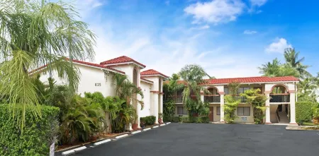 Lake Side Lodge Отели в г. Маналапан