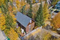 Walk to Ski Shuttle! Breckenridge Cabin w/ Hot Tub - Spa