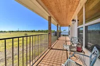 Dog-Friendly Apartment ~ 32 Mi to Fort Worth!