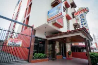 Hotel Acapulco Hotel dekat Natural Science Museum