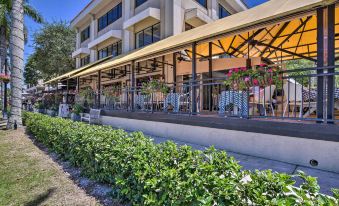 Luxe Naples Escape Walk to Beach and Downtown!