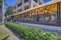 럭셔리 나플스 탈출: 해변 & 다운타운까지 걷기!