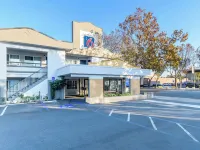 Motel 6 San Jose, CA - Convention Center Отели рядом с достопримечательностью «Спортивный комплекс «SAP-центр»»