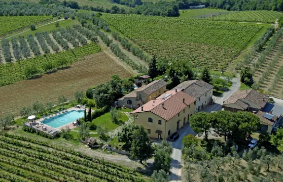 雷納伊山農莊酒店