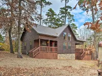 Hot Tub: 'Little Bear's Pond' Broken Bow Cabin Hôtels à : Broken Bow