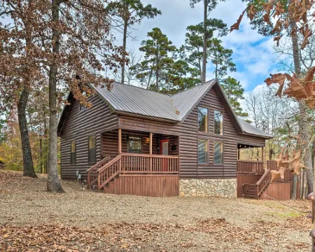 Hot Tub: 'Little Bear's Pond' Broken Bow Cabin Hotels in Broken Bow
