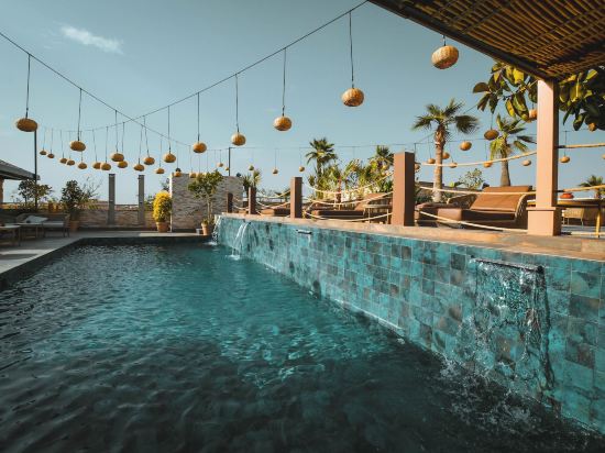 555 Hotel Clubbing Adults Only