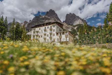 B&B Hotel Passo Tre Croci Cortina Отели в г. Кортина д'Ампеццо'