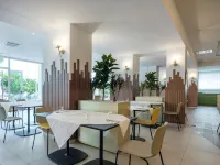 Hotel Leonardo Da Vinci فنادق في ليموني سول غارد