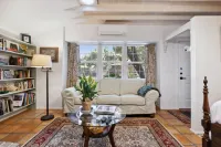 Casa Esquina: Cozy Studio in the Ojai Valley's “Mo Town”