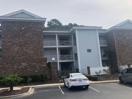 The Great Escape - Updated and spacious condo