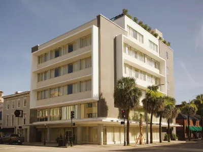 Municipal Grand Hotels near E River St