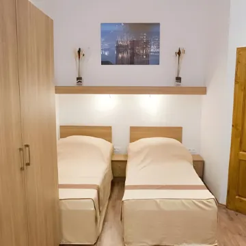 Centrooms House Отели рядом с достопримечательностью «Вархеги Кастл Хилл»