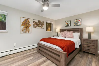 Modern & Chic Condo in the Heart of Old Town Hotels in Fort Collins