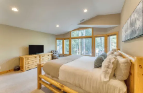 Washoe Chalet by Avantstay Game Room, Hot Tub, Putting Green & Fire Pit