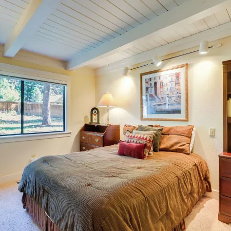 2 Mi to Lake Tahoe Spacious and Serene Retreat!