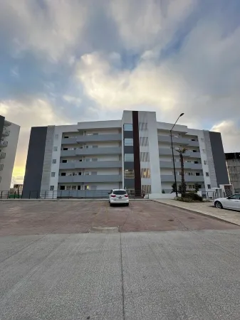 3BR Oceanview retreat with AC, Sleep 8, Gated, Top floor, Pool, Security 24/7