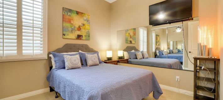 Putting Green & Hot Tub: Goodyear Retreat! Hotels in Goodyear