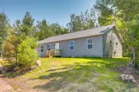 Wooded Hancock Home Near Ski and Snowmobile Trails! - Wifi