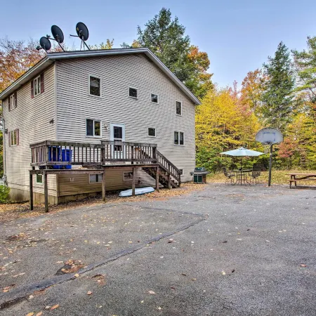 Pet-Friendly Gilford Home 3 Mi to Gunstock and Lake